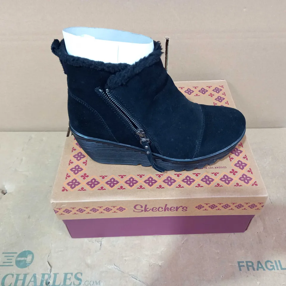 BOXED PAIR OF SKECHERS - SIZE 5.5