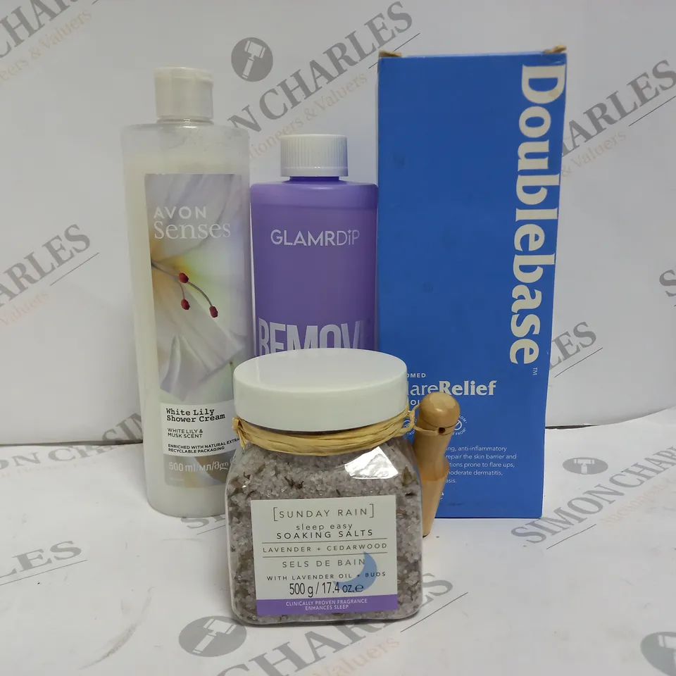 APPROXIMATELY 10 ASSORTED HEALTH AND BEAUTY PRODUCTS TO INCLUDE DOUBLEBASE FLARE RELIEF EMOLLIENT, GLAMDRIP REMOVE SOLUTION, SUNDAY RAIN SLEEP EASY SOAKING SALTS, AVON SENSES SHOWER CREAM