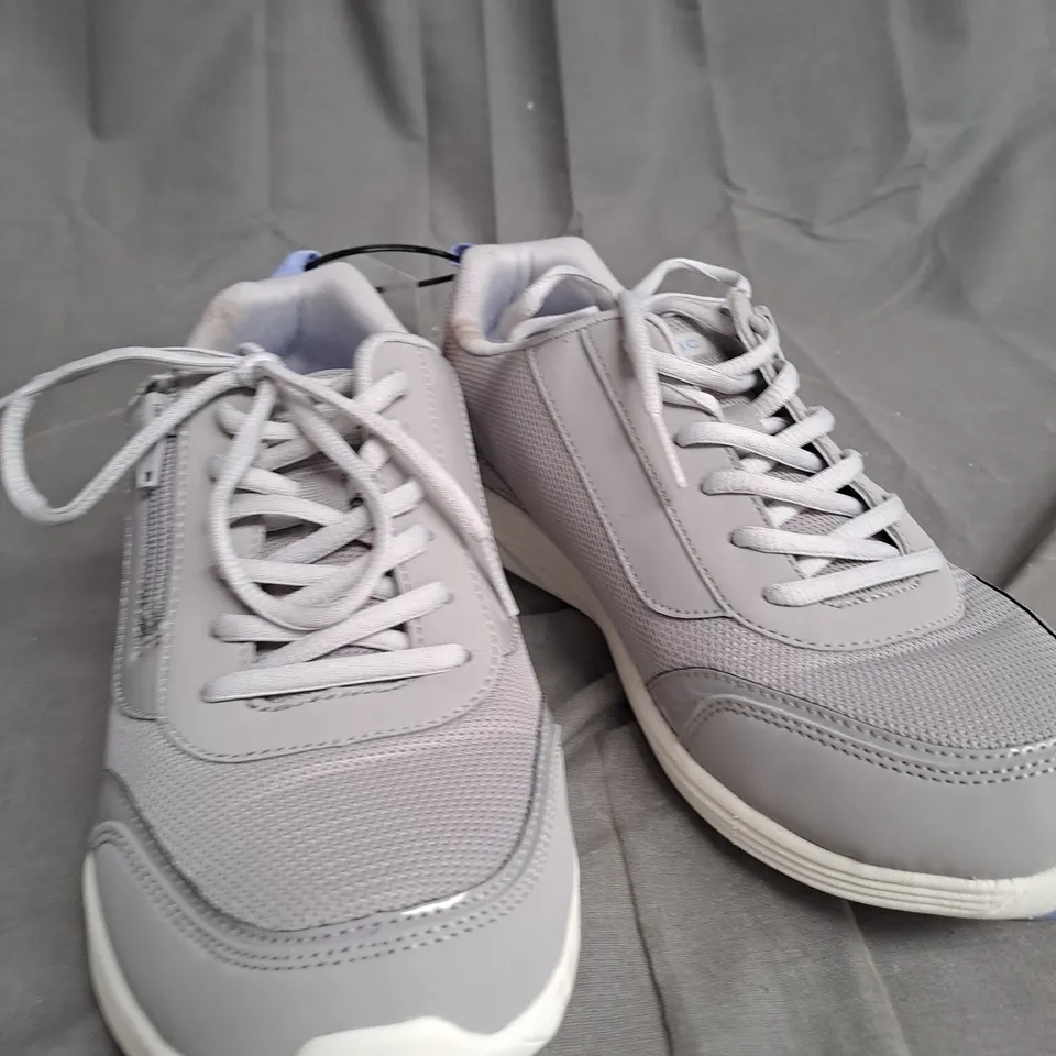 PAIR OF VIONIC AGILE CASSIS ZIP TRAINERS IN SLATE - SIZE 8