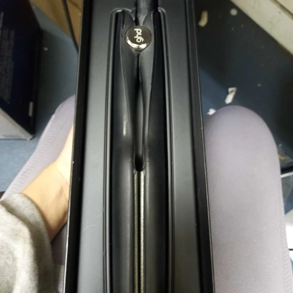 GHD MAX STYLER PROFESSIONAL HAIR STRAIGHTENERS - BLACK