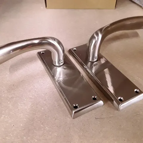 BOXED CINQUANTA BATHROOM DOOR HANDLE SET SATIN NICKEL