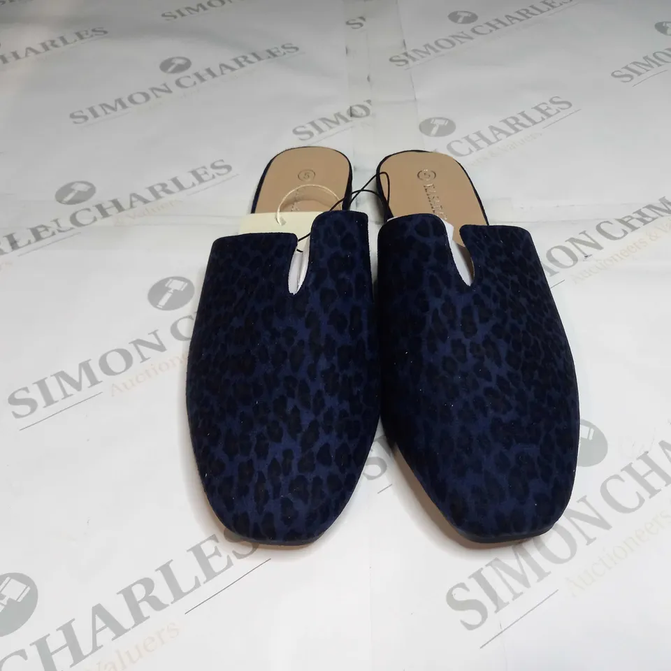 KASARA LEOPARD MULE SHOES SIZE 5