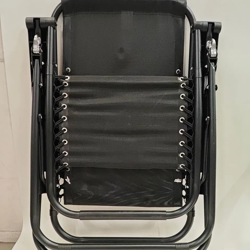 FOLDING GARDEN LOUNGER CHAIR IN BLACK