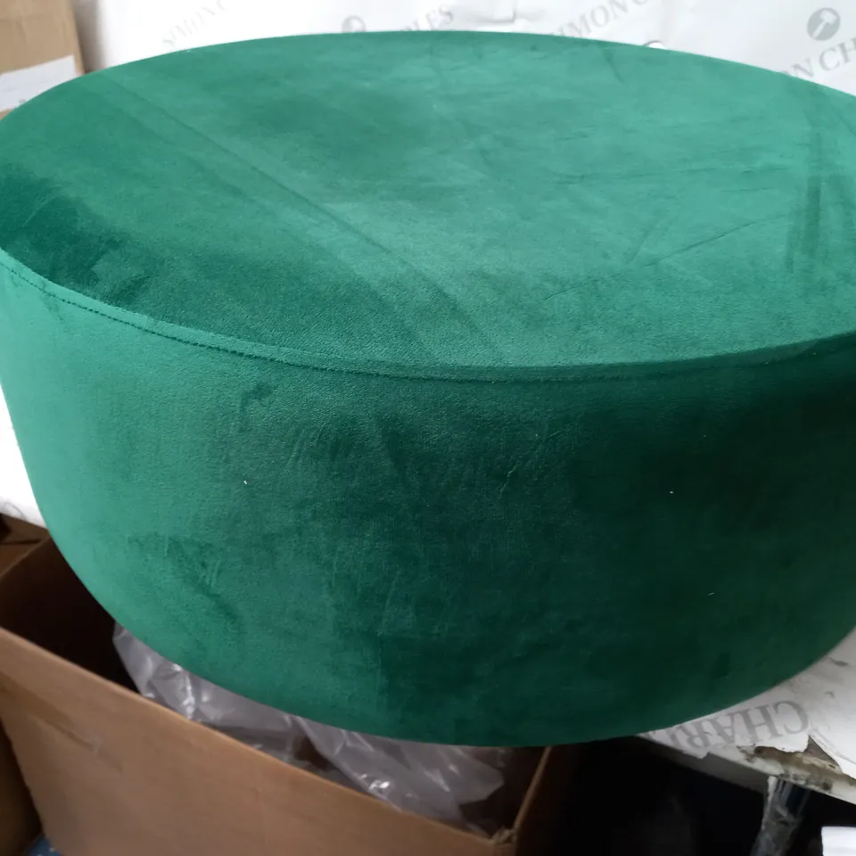 EMERALD ROUND SEAT WITH 4 BLACK AND LEGS