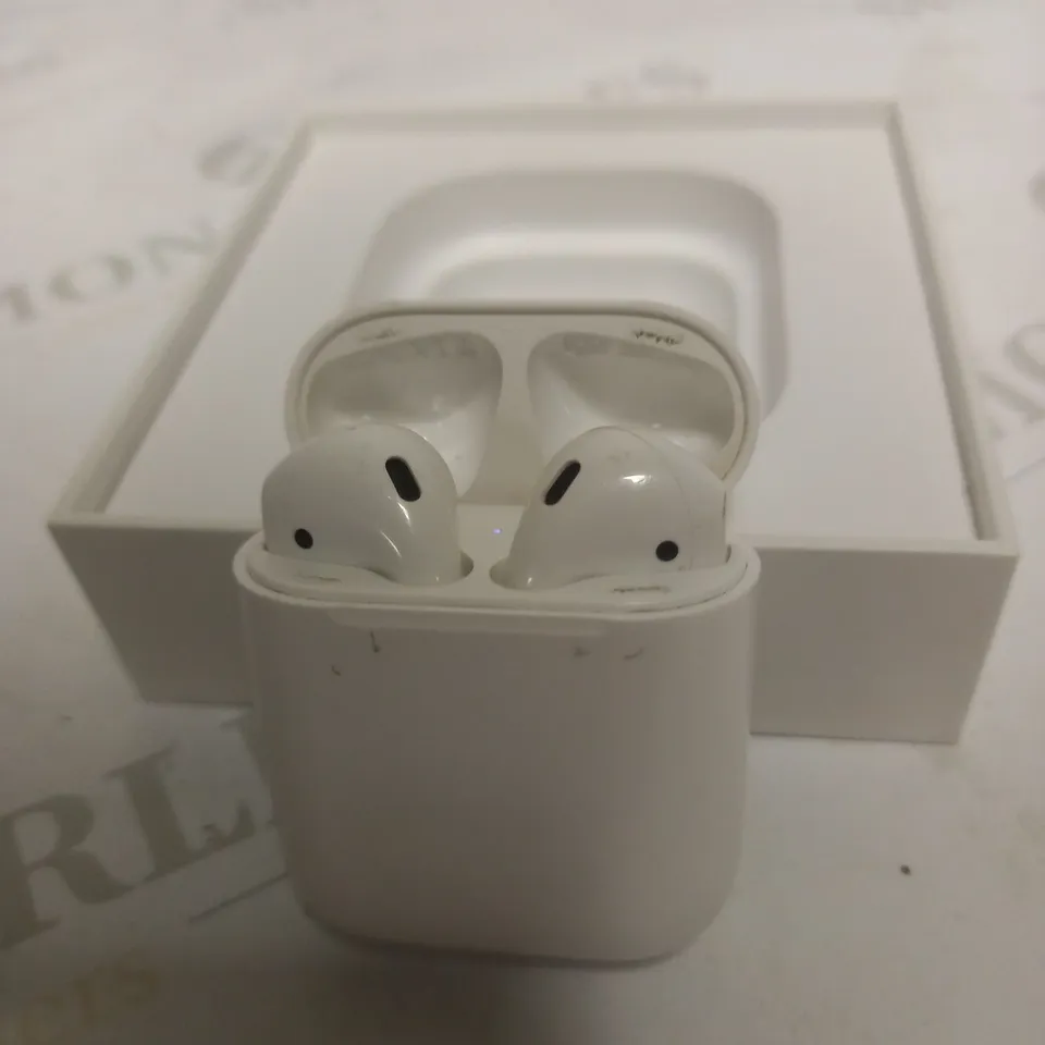 APPLE AIRPODS