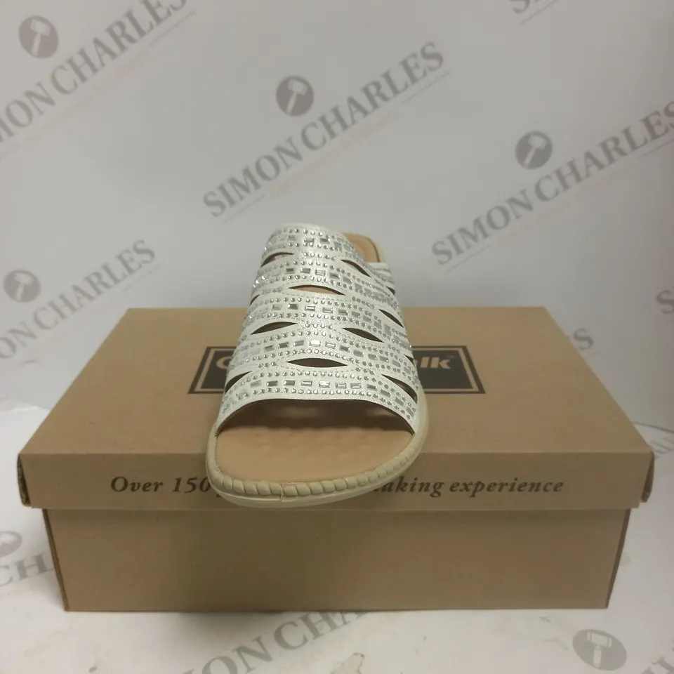 BOXED PAIR OF CUSHION WALK DIAMANTE MULE SHOES - SIZE 5