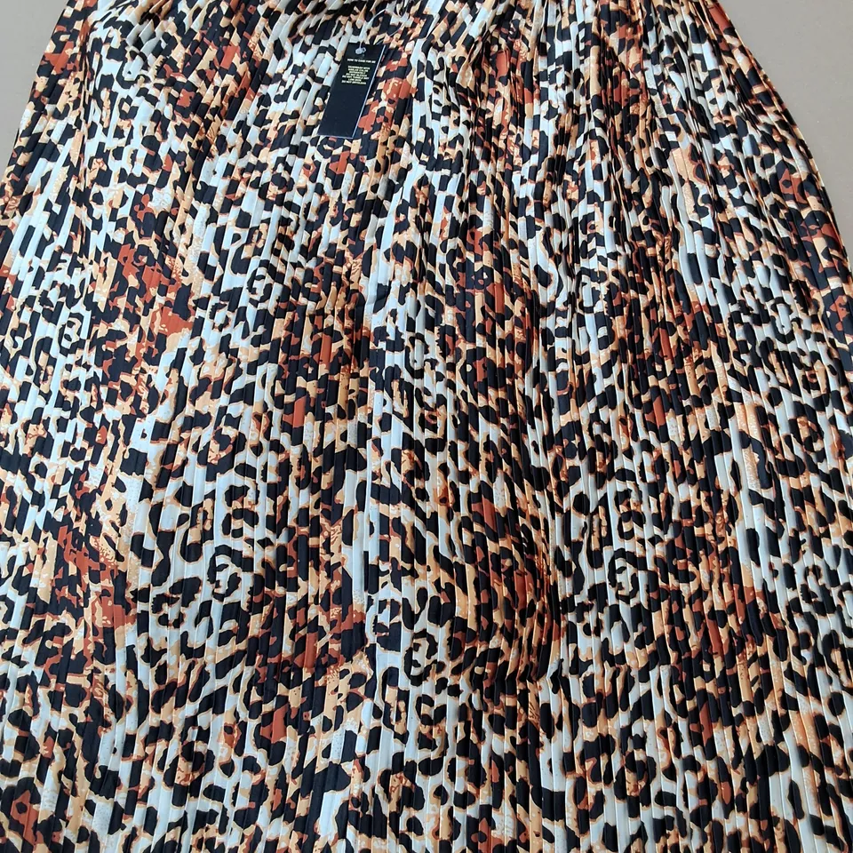 LOT OF 14 BRAND NEW DESTELLO LEOPARD P4INT PLEATED SKIRTS - XL