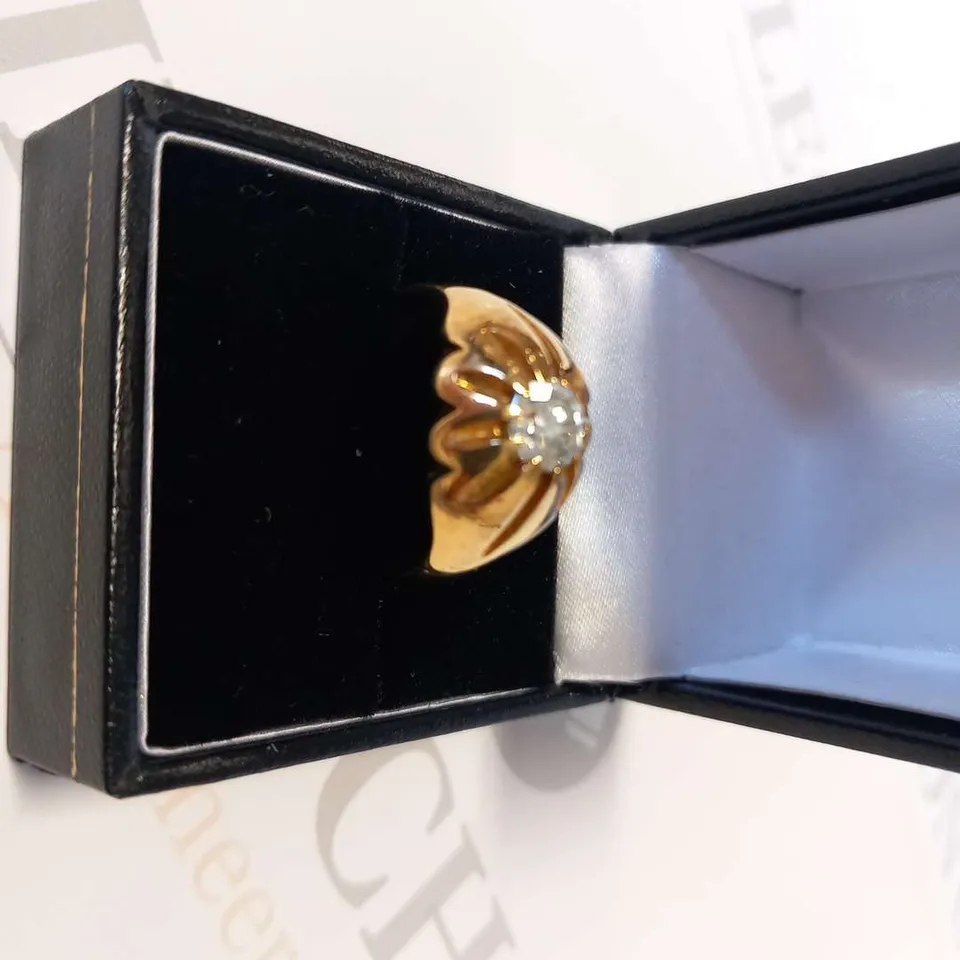 18CT ELLOW GOLD GENTS RING SET WITH A NATURAL DIAMOND WEIGHING +0.90CT