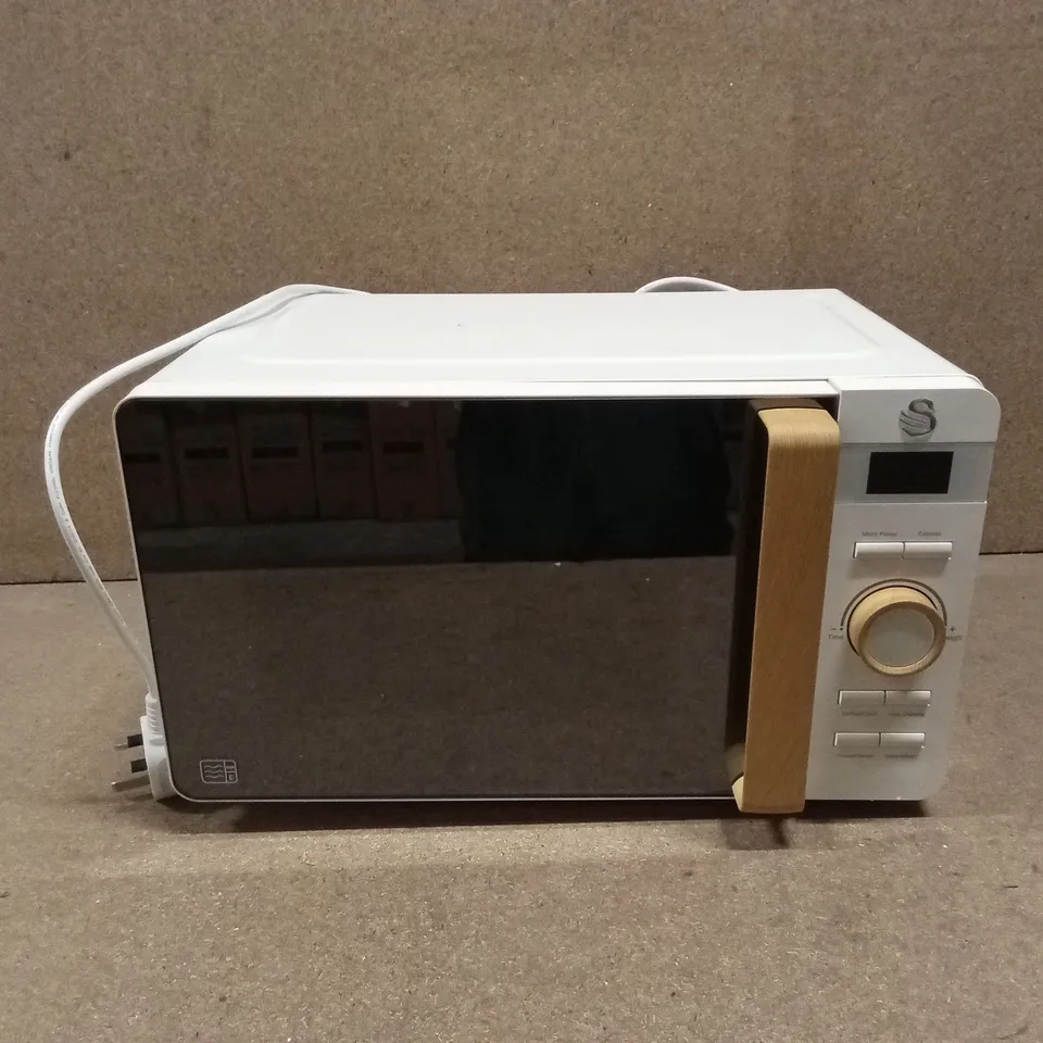 BOXED SWAN NORDIC SM22036LWHTN SOLO MICROWAVE - WHITE