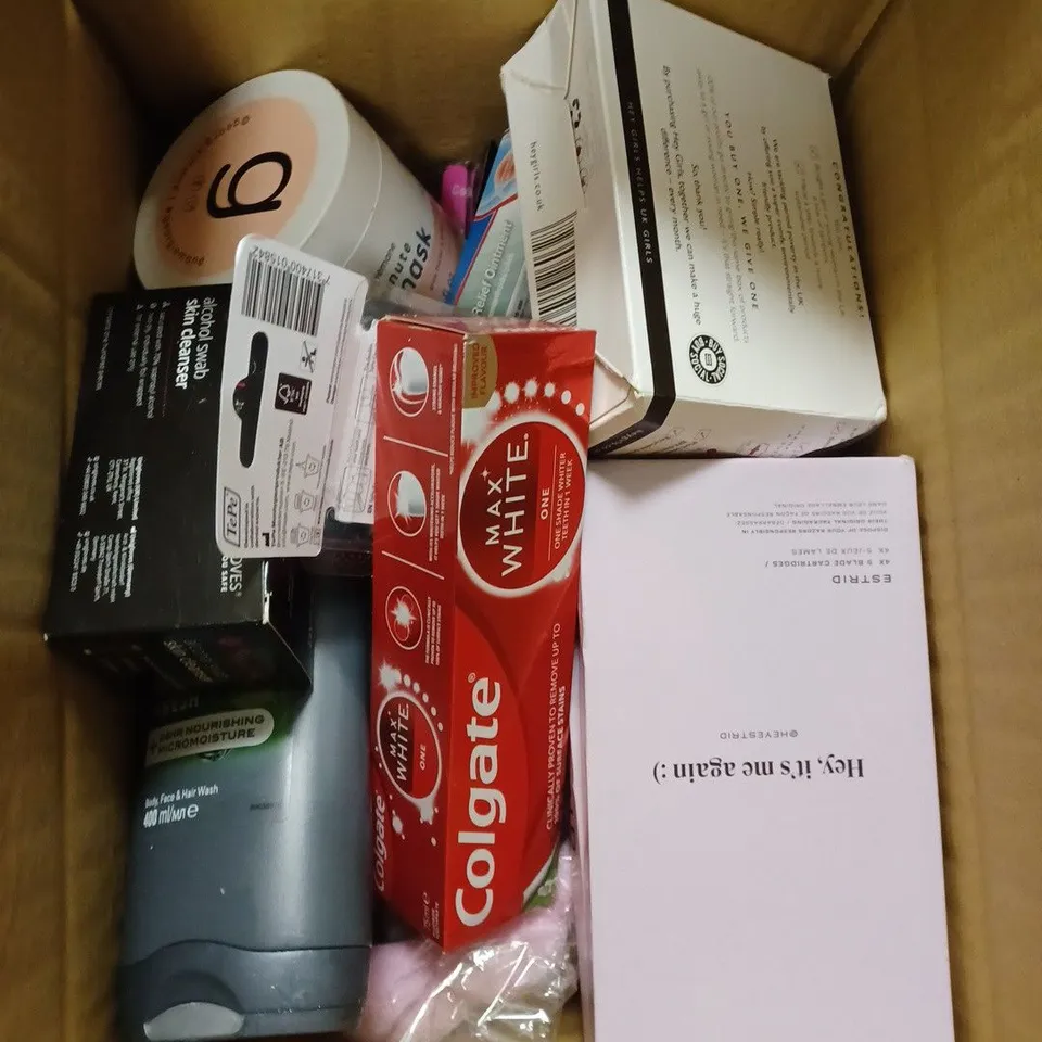 BOX OF APPROXIMATELY 15 ASSORTED COSMETIC ITEMS TO INCLUDE DOVE BODY WASH, GEORGIEMANE HAIR MASK, COLGATE MAX WHITE ETC