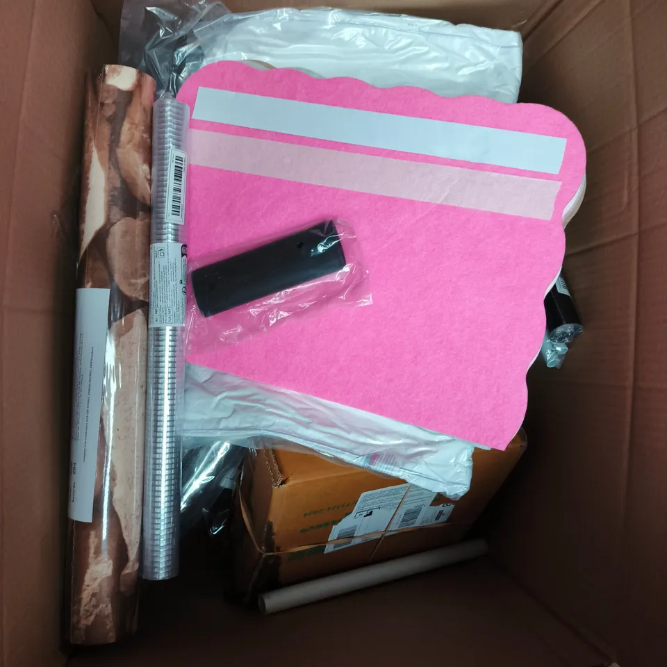LARGE BOX OF ASSORTED HOUSEHOLD ITEMS