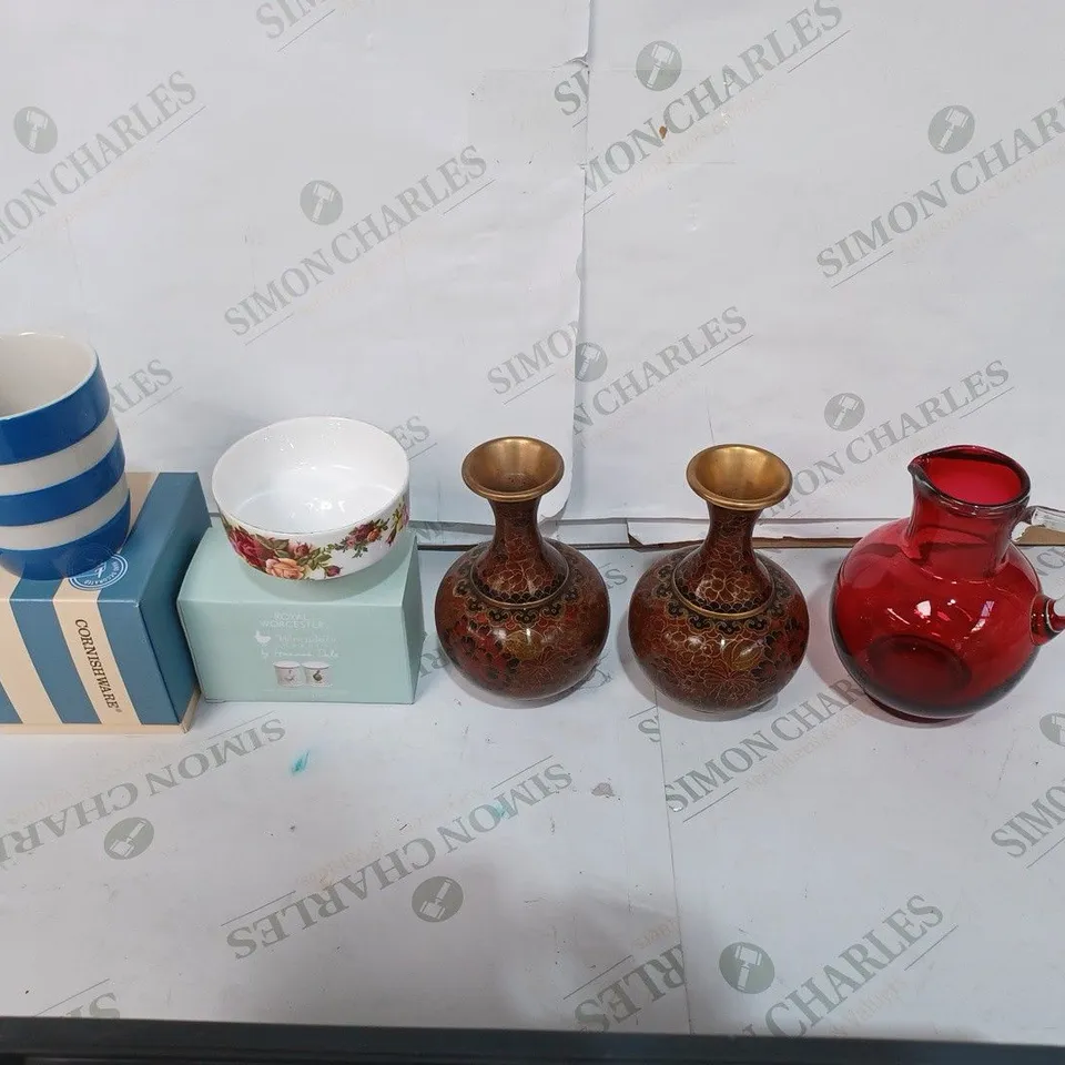 BOX TO CONTAIN APPROXIMATELY 10 ASSORTED ITEMS OF GLASSWARE AND CERAMICS, INCLUDES VASES & MUGS ETC  