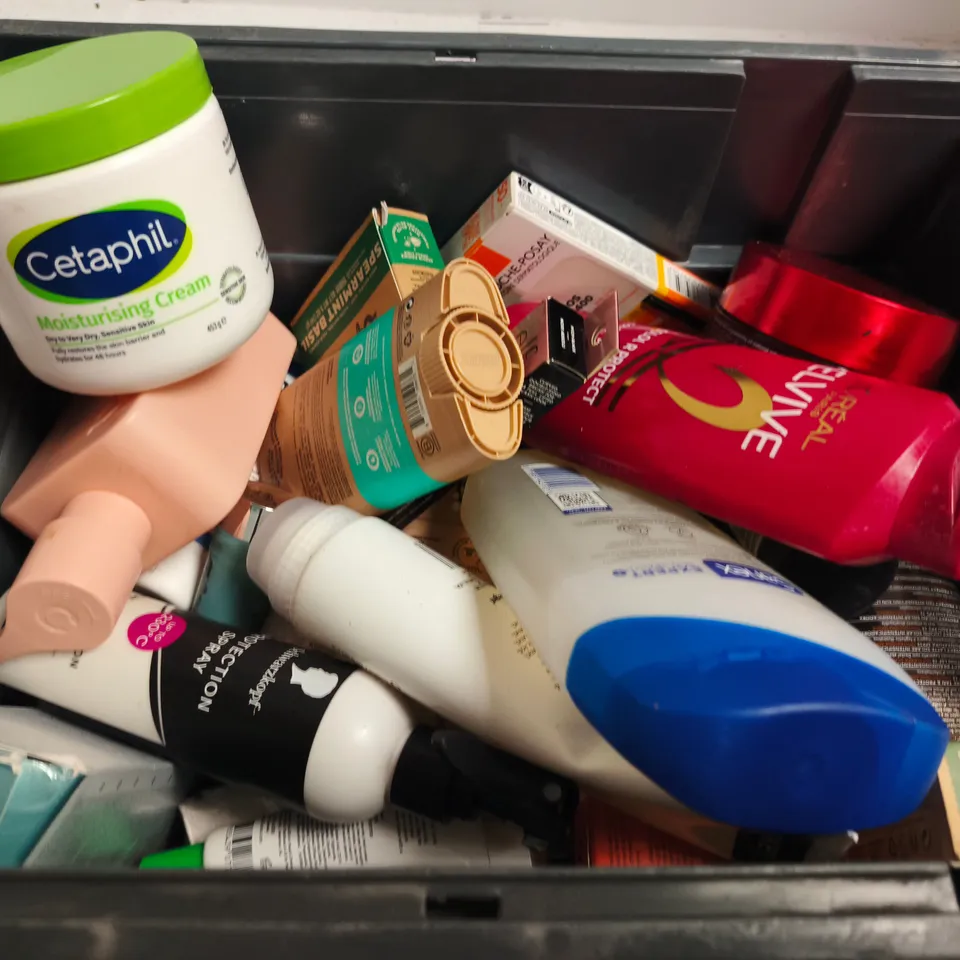 APPROXIMATELY 15 ASSORTED HEALTH & BEAUTY PRODUCTS