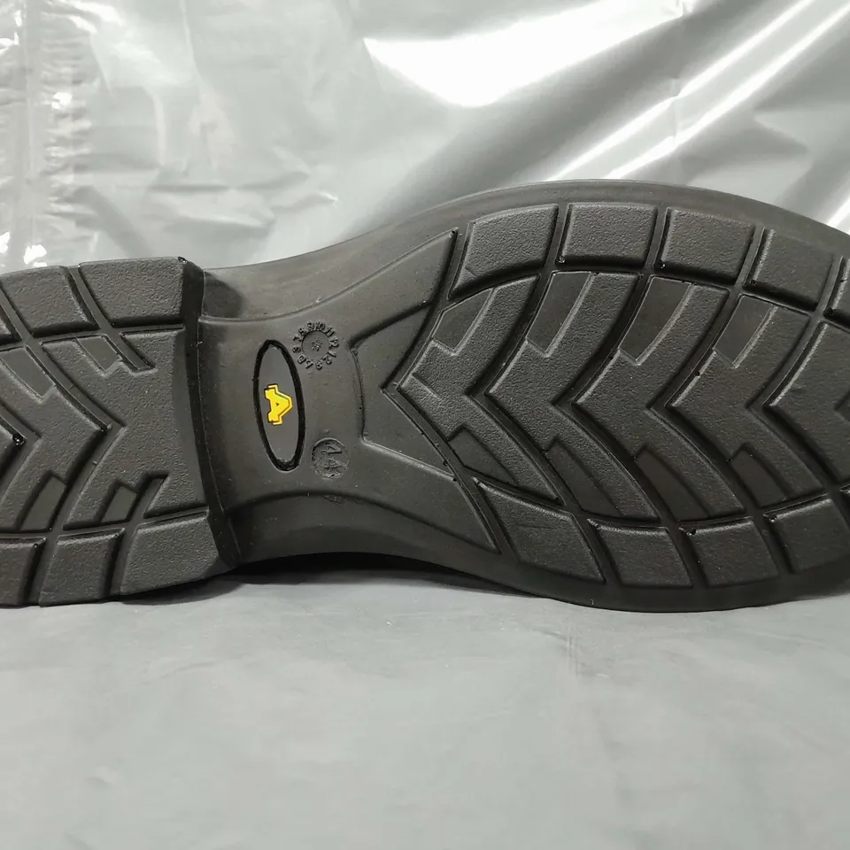 BOXED PAIR OF AMBLERS SAFETY SHOES IN BLACK UK SIZE 10