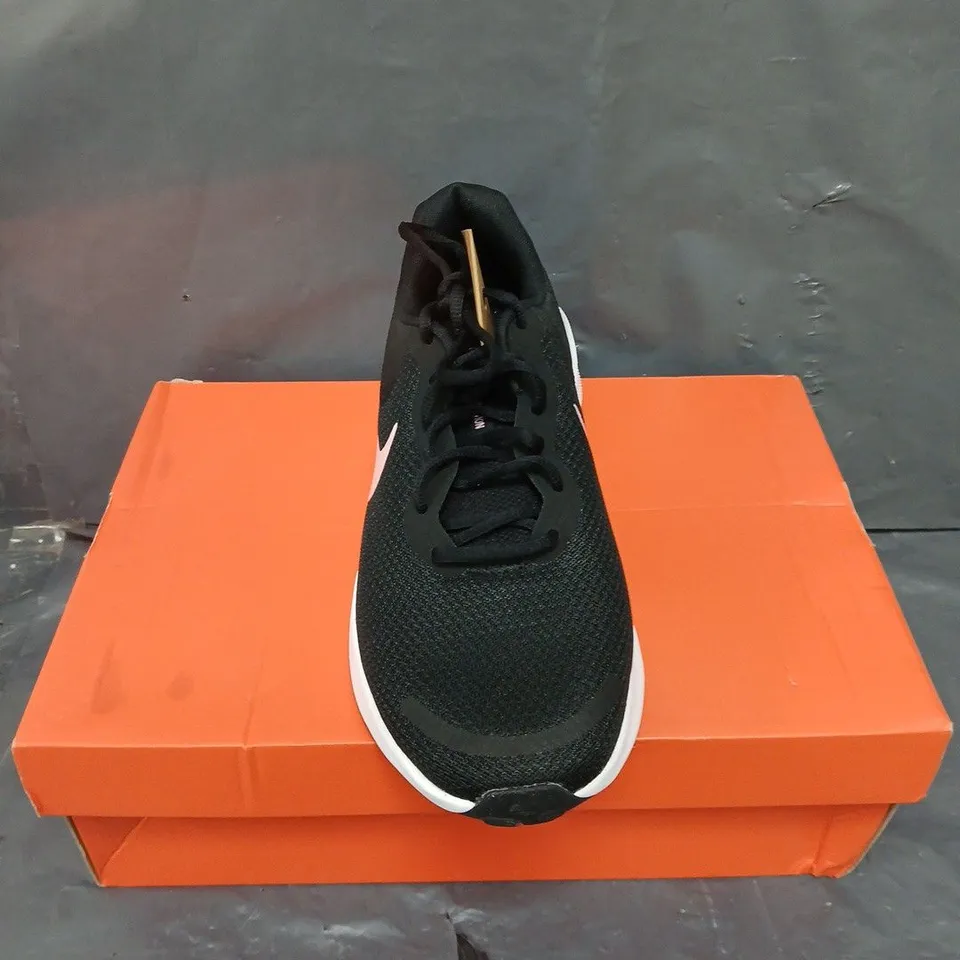 BOXED PAIR OF NIKE REVOLUTION 7 TRAINERS - 9.5