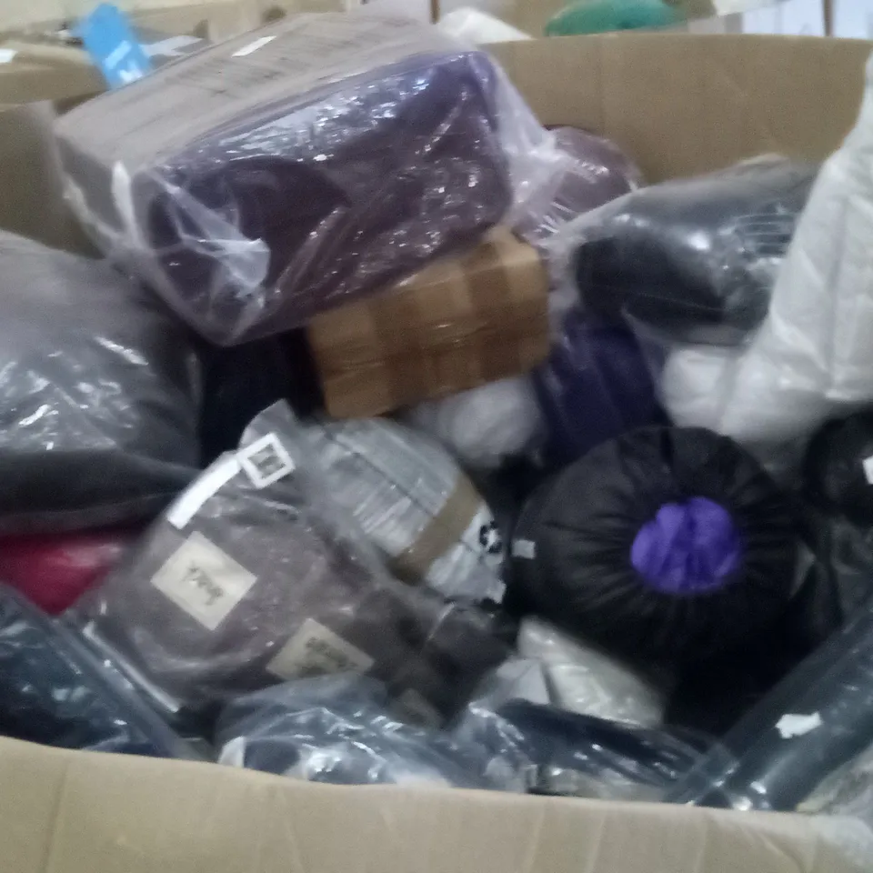 PALLET OF ASSORTED ITEMS INCLUDING SLEEPING BAGS, GOOSE DOWN DUVET, SEAT CUSHIONS, MEMORY FOAM PILLOWS, NECK PILLOW