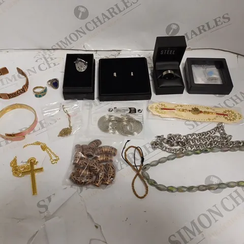 APPROXIMATELY 30 ASSORTED JEWELLERY PRODUCTS IN VARIOUS DESIGNS TO INCLUDE EARRINGS, RINGS, WATCHES ETC