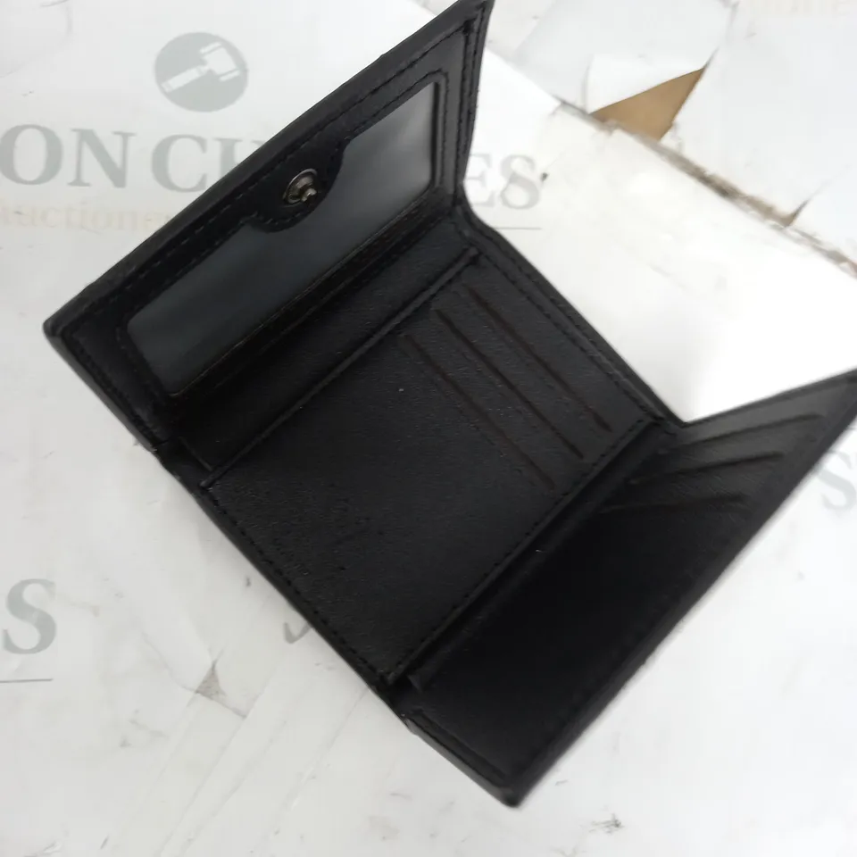 MENS LOUIS VUITTON WALLED 