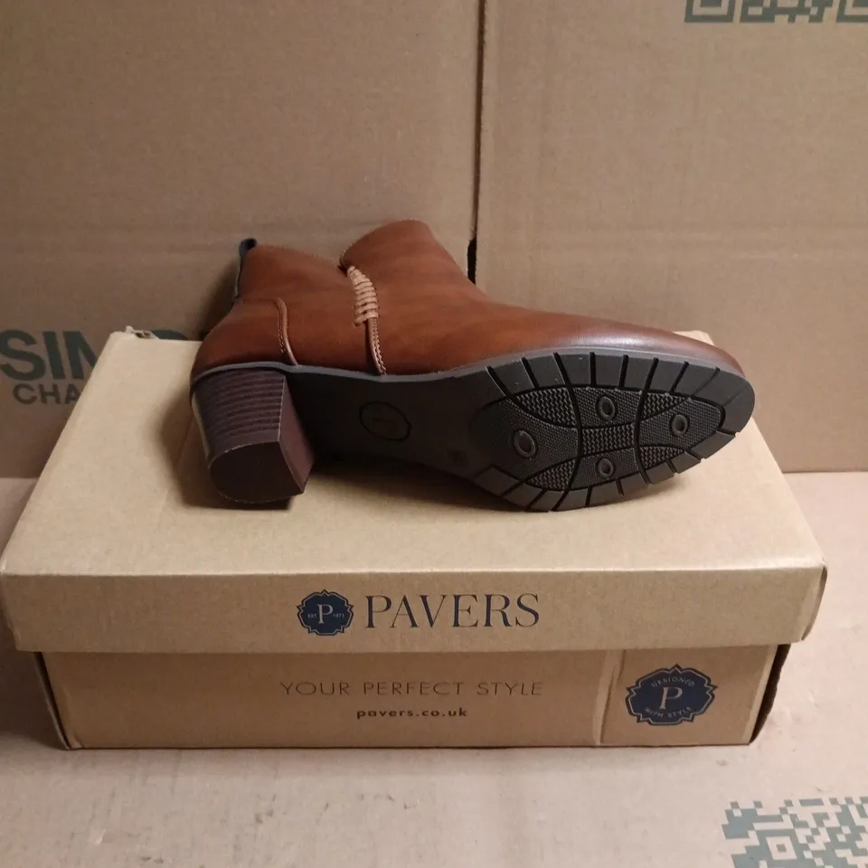 BOXED PAIR OF PAVERS ANKLE BOOTS - 5