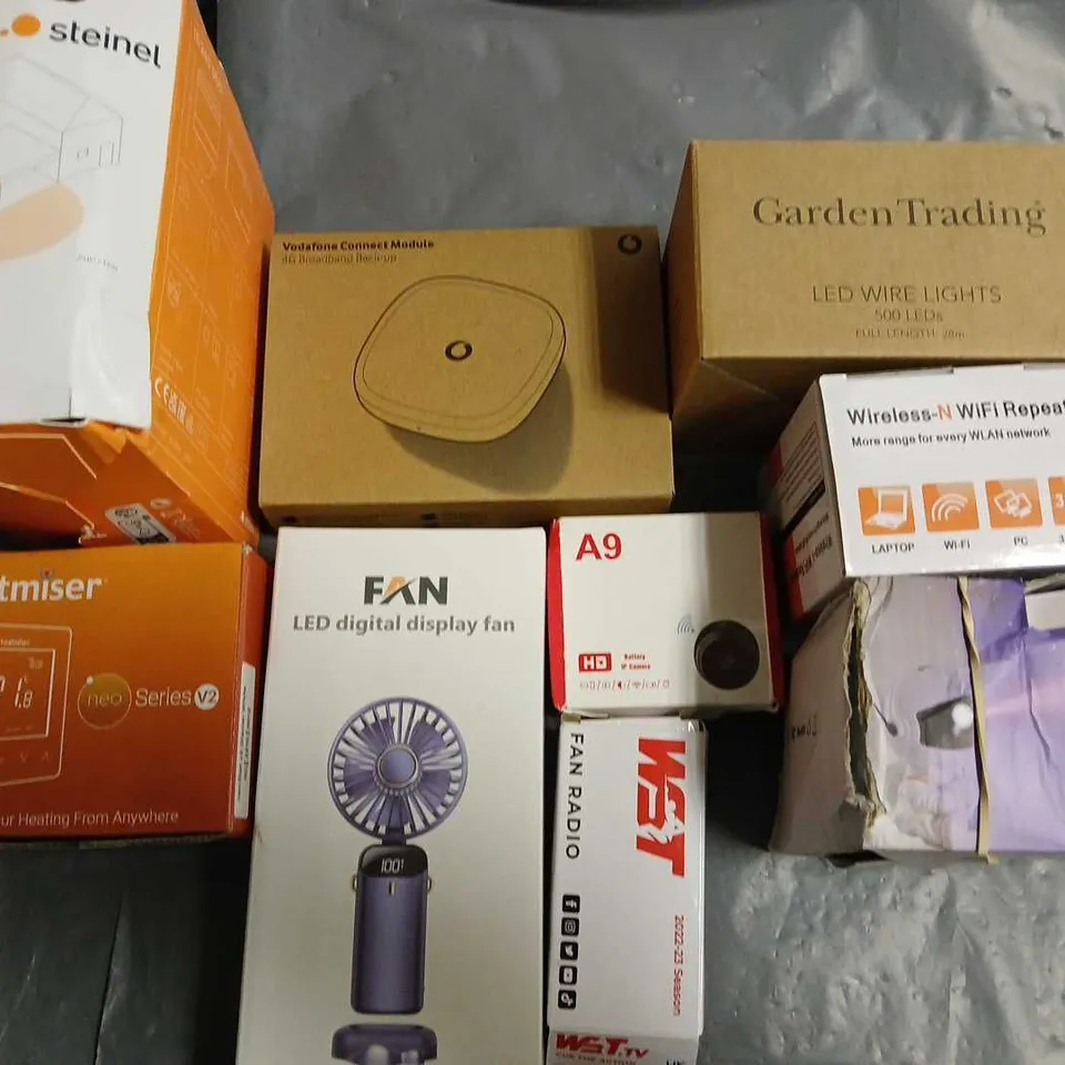 LOT OF 9 ASSORTED HOUSEHOLD ITEMS TO INCLUDE LED WIRE LIGHTS, STEINEL MOTION DETECTOR AND LED FAN