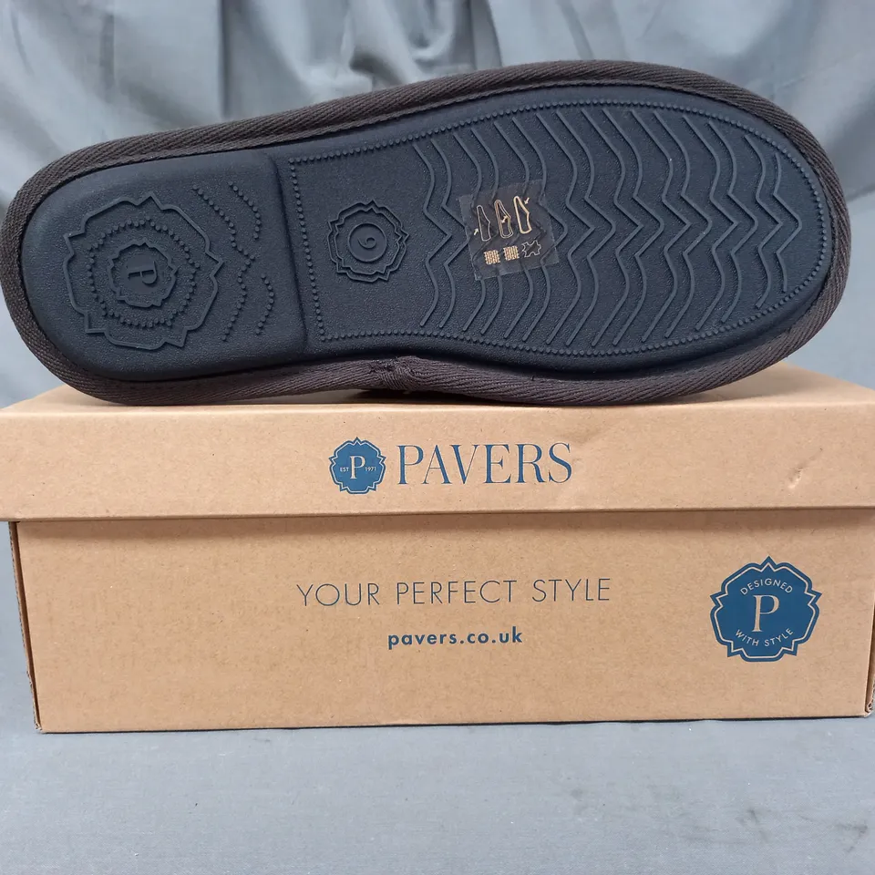 BOXED PAIR OF PAVERS SLIPPERS IN BROWN UK SIZE 9