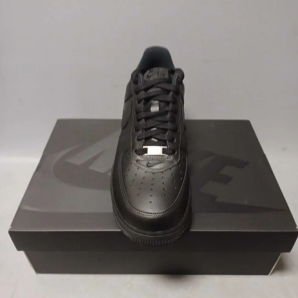 BOXED PAIR OF NIKE AIR SUPREME TRAINERS IN BLACK - 8