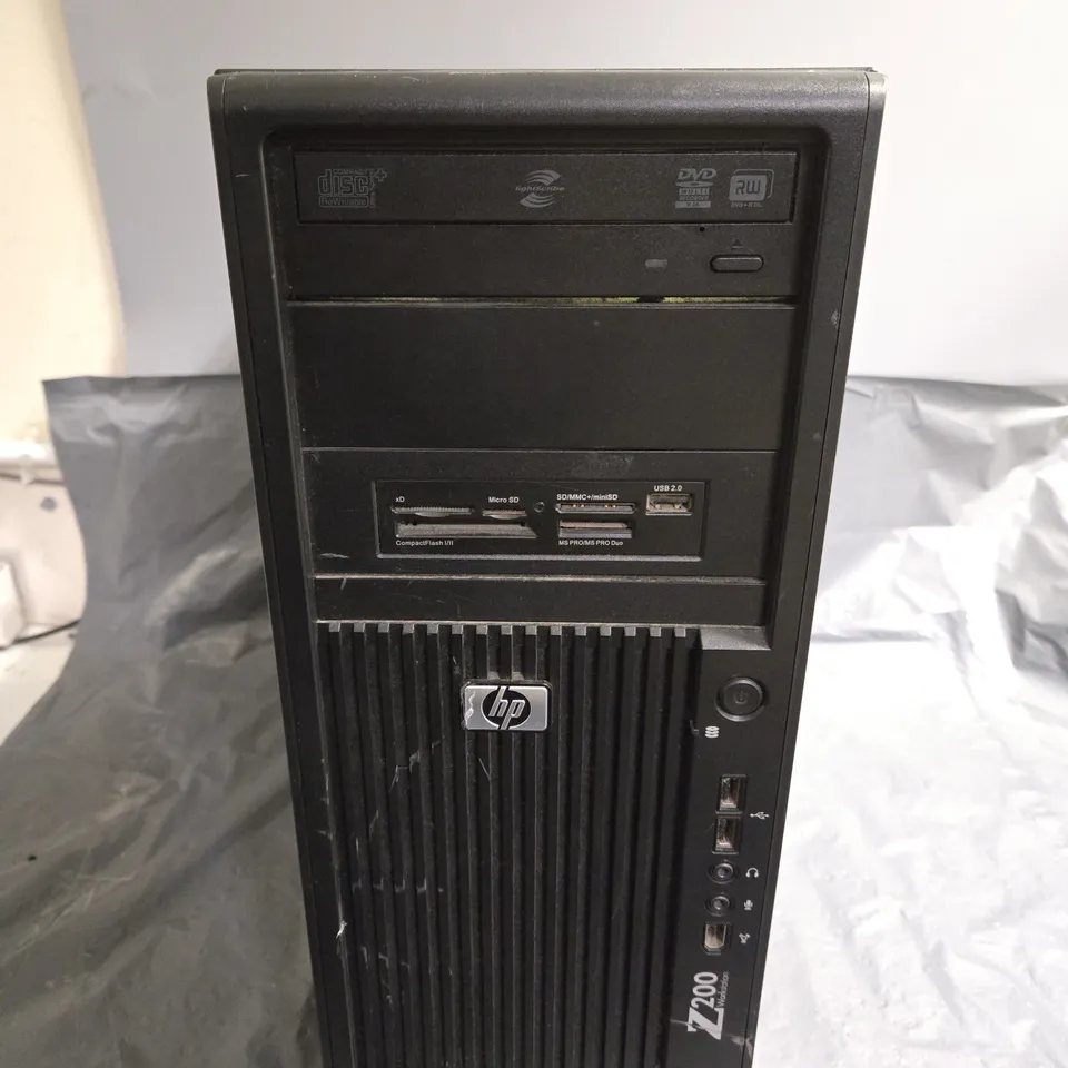 HP Z200 WORKSTATION