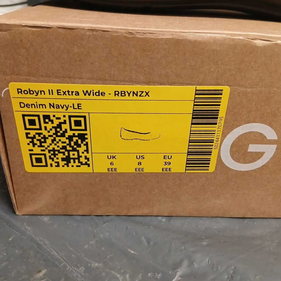ROBYN II EXTRA WIDE NAVY DENIM BALLET FLATS - UK 6 (RBYNZX)