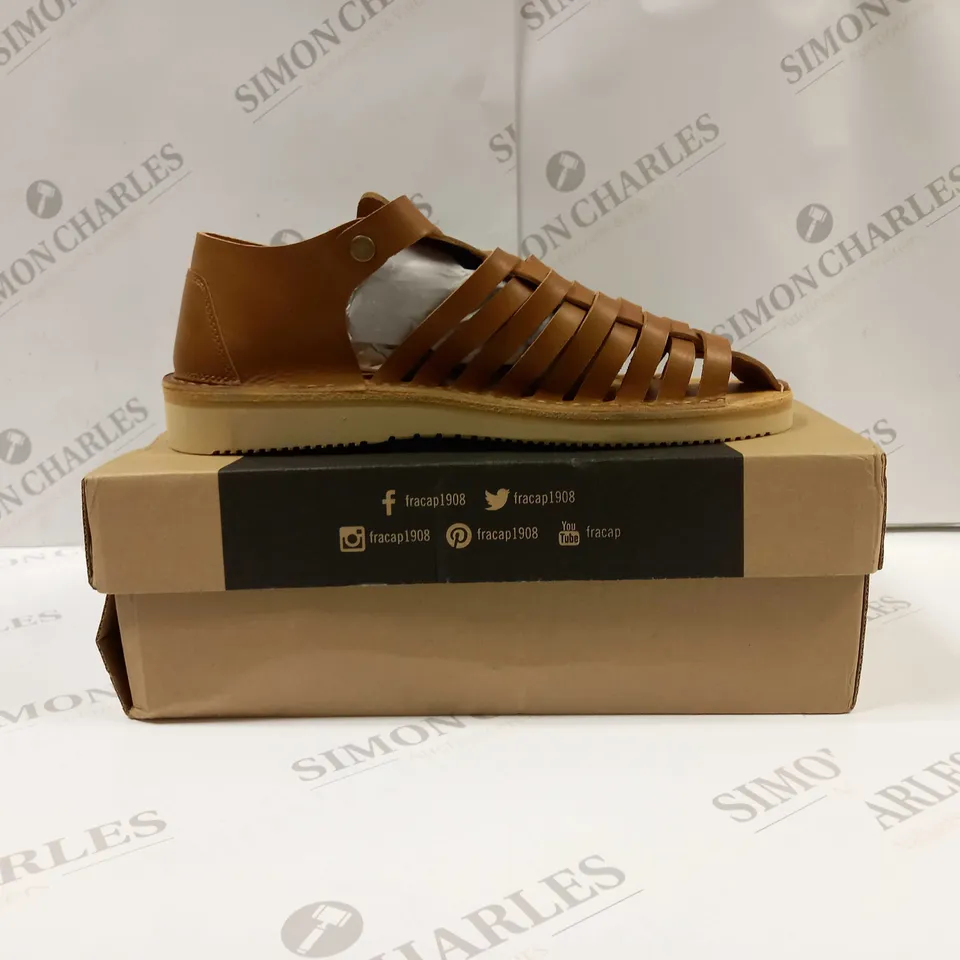 BOXED PAIR OF FRACAP MENS SANDALS UK SIZE 10 