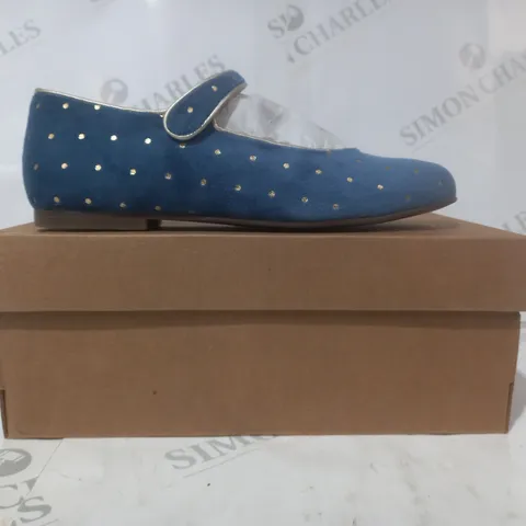 BOXED PAIR OF MINI BODEN VELVET MARY JANES KIDS SHOES IN BLUE EU SIZE 33