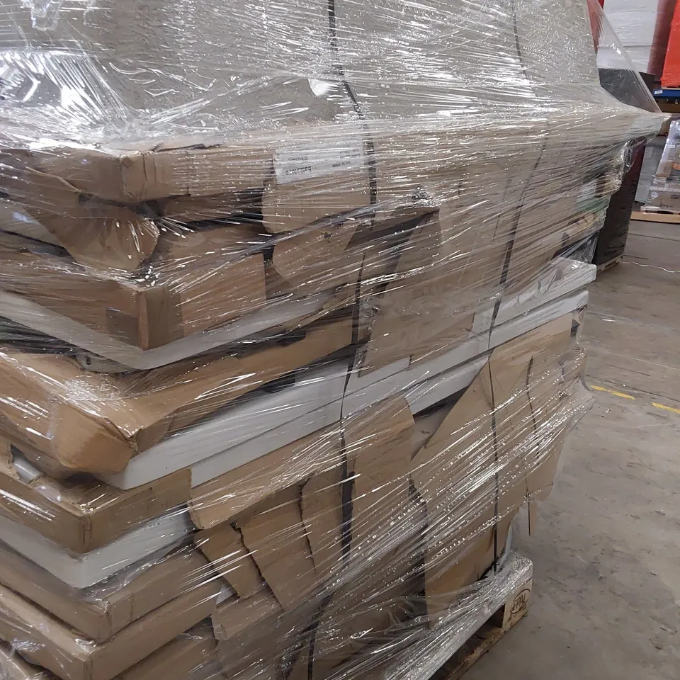 PALLET OF APPROXIMATELY 12 ASSORTED BATHS.