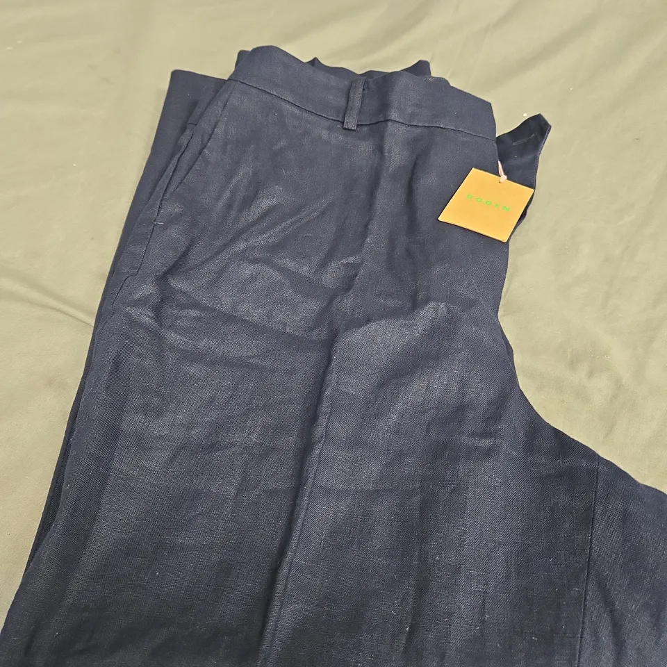 BODEN LADIES TROUSERS NAVY SIZE 18