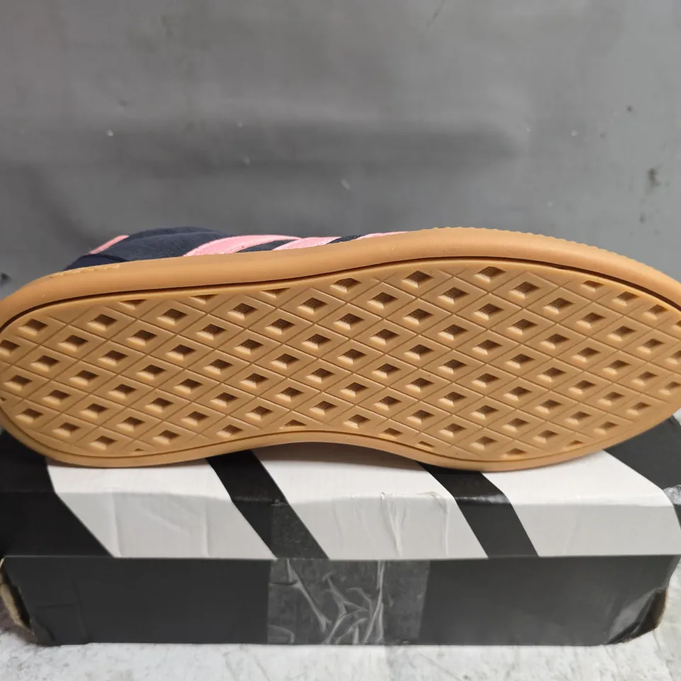 BOXED PAIR OF ADIDAS BREAKNET SLEEK TRAINERS IN NAVY/PINK - UK 6