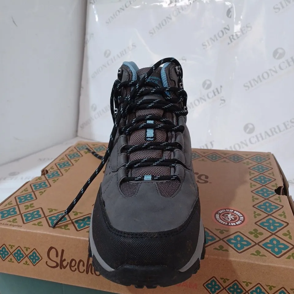 SKECHERS BLACK/GREY/BLUE HIKING BOOTS SIZE 6.5