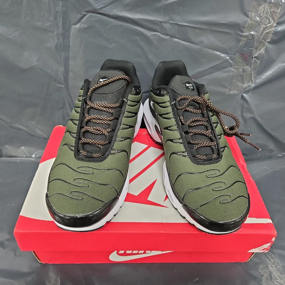 BOXED PAIR OF NIKE AIR MAX PLUS TRAINERS IN KHAKI GREEN - UK 7
