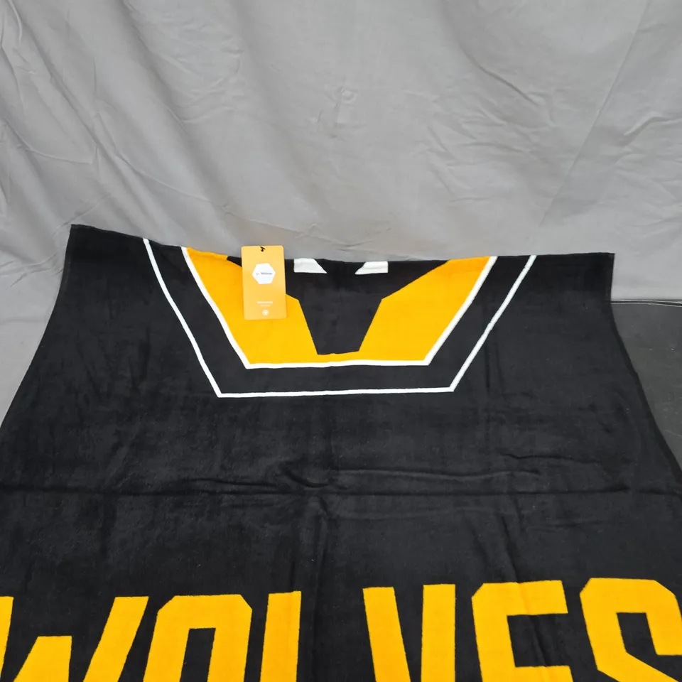 WOLVERHAMPTON WANDERERS FC TOWEL – BLACK & GOLD WITH WOLVES LETTERING 