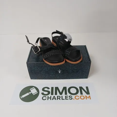 EMU AUSTRALIA HYAMS SANDALS – BLACK - UK 6