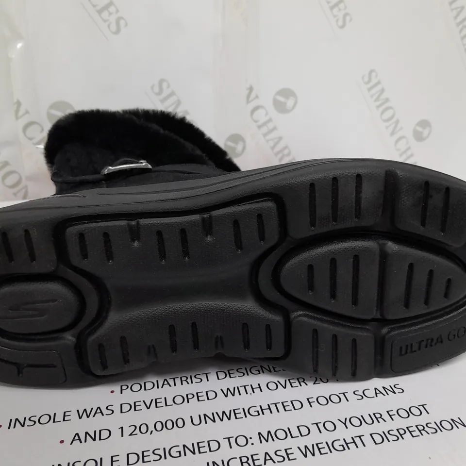 BOXED SKECHERS GO BOOTS IN BLACK - SIZE 6 RRP £20