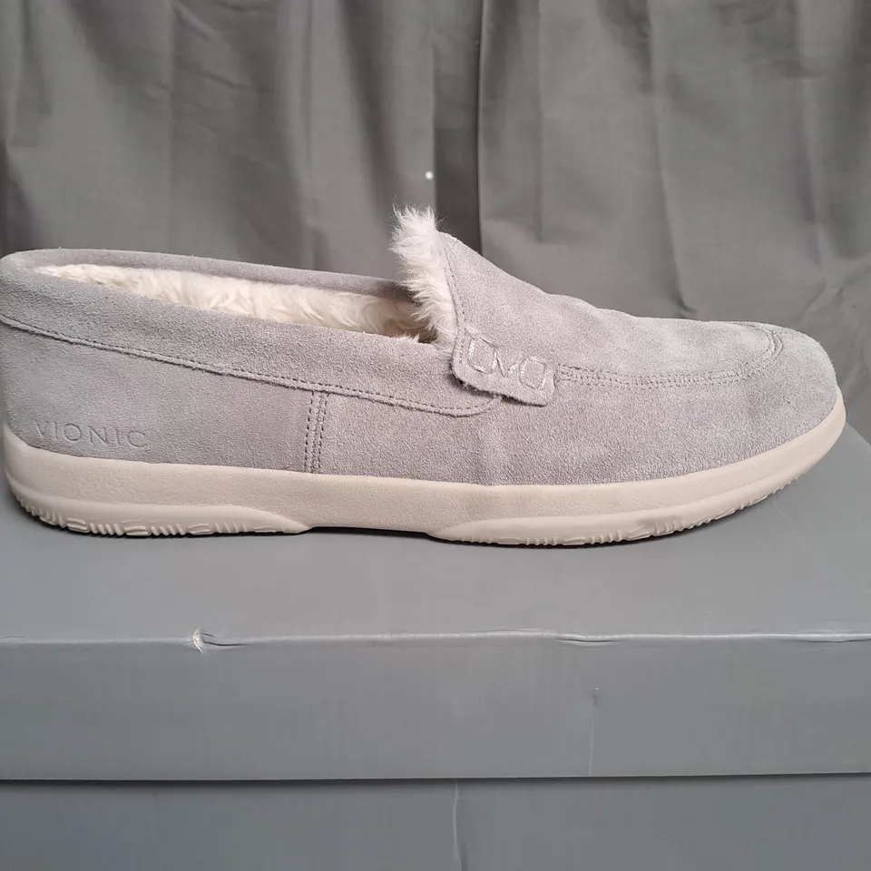 BOXED PAIR OF VIONIC SLIPPERS - UK SIZE 6.5