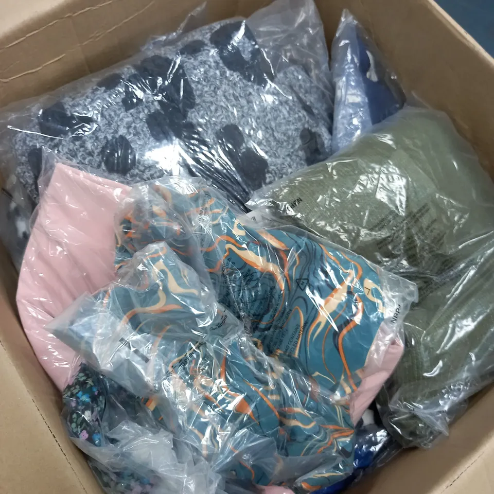 APPROXIMATELY 20 ASSORTED FOOTWEAR ITEMS IN VARIUS STYLES, COLOURS AND SIZES TO INCLUDE TOPS , JEANS , JUMPERS ETC