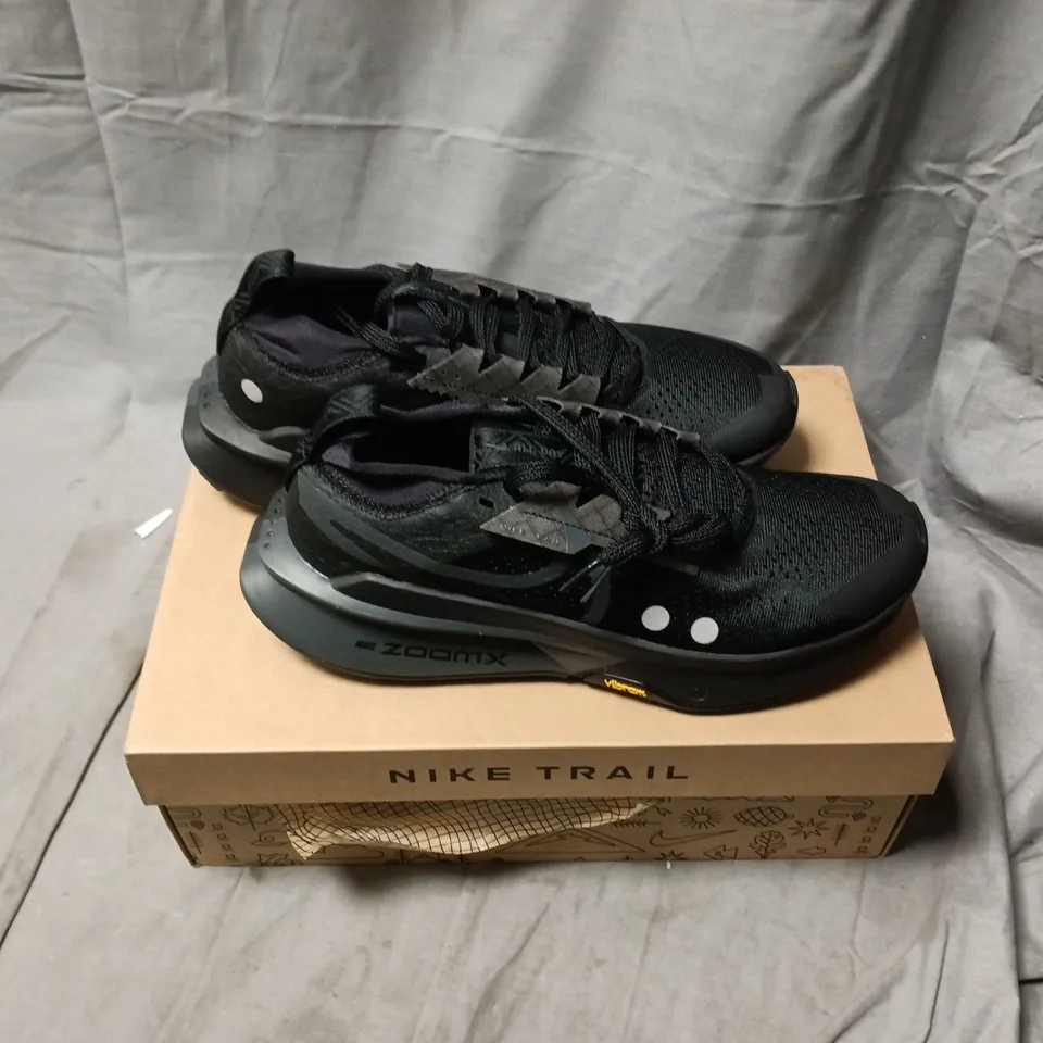 NIKE ZOOMX ZEGAMA TRAIL 2 MEN'S RUNNING SHOES - BLACK/ANTHRACITE, UK 6.5 (US 7.5)