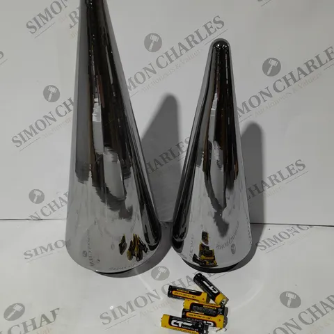 KELLY HOPPEN SET OF 2 INDOOR OUTDOOR PRELIT GLASS DECOR - REFLECTIVE CONES