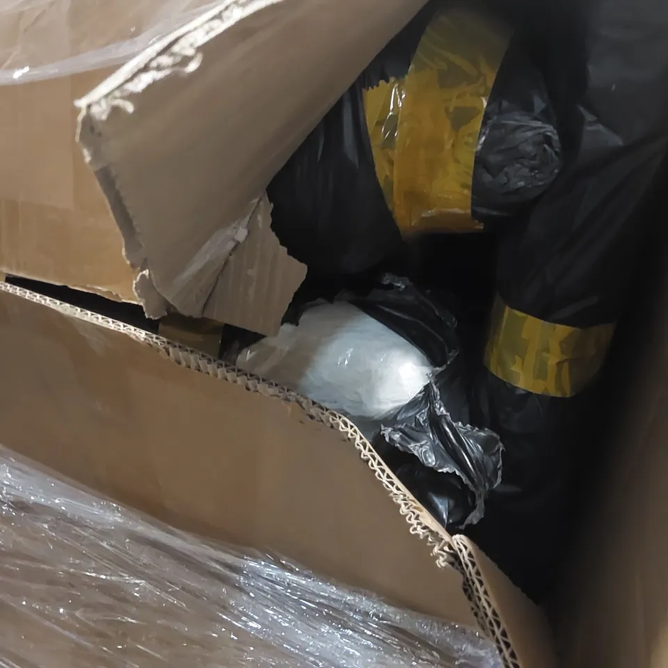 PALLET CONTAINING A LARGE QUANTITY OF ASSORTED CONSUMER PRODUCTS INCLUDING: VACUUM SEALED RUGS, CORE MUSCLE FIT T-SHIRTS ECT