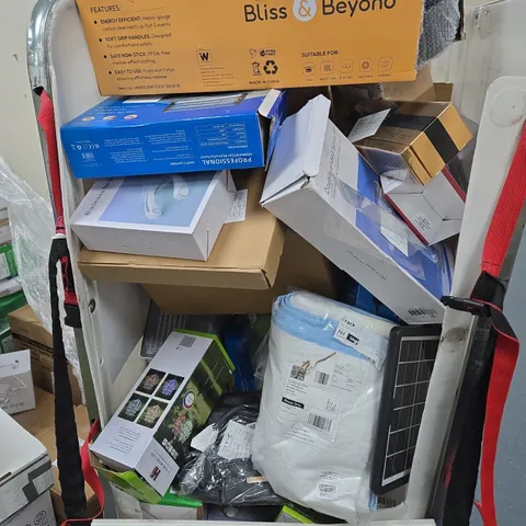 CAGE OF APPROX 30 ASSORTED HOUSEHOLD ITEMS TOO INCLUDE PAN SETS , FANS , WATER BOTTLES , ETC 