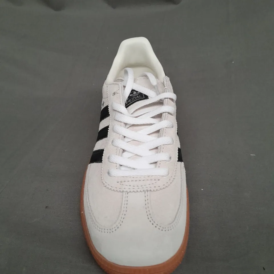 BOXED PAIR OF ADIDAS HANDBALL SPEZIAL TRAINERS SIZE 6