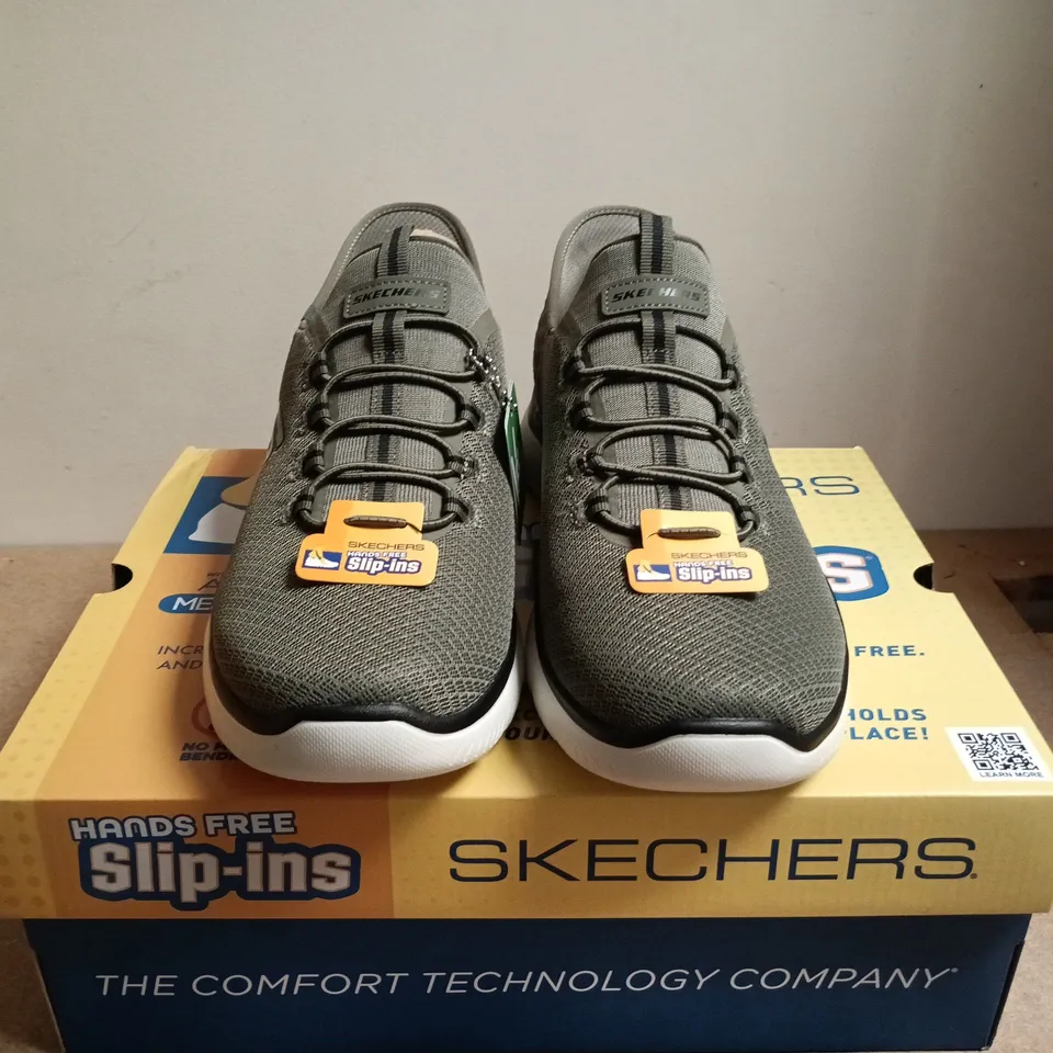 BOXED PAIR OF SKECHERS SLIP-INS HANDS FREE TRAINERS – MEN’S UK 11