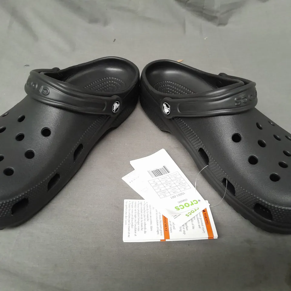 PAIR OF CROCS CLASSICS IN BLACK UK SIZE M8/W9