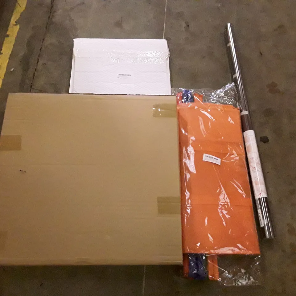 PALLET OF ASSORTED PRODUCTS INCLUDING PRIVACY WINDOW FILM, SHOPPING BAGS, TELLS MODEL Y BOOT ACCESSORY,  GAMING CHAIR