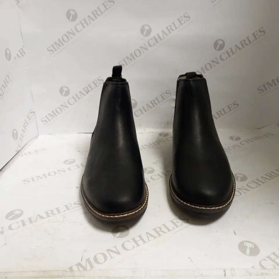 REDTAPE BAMFORD BLACK SIZE UK 9 