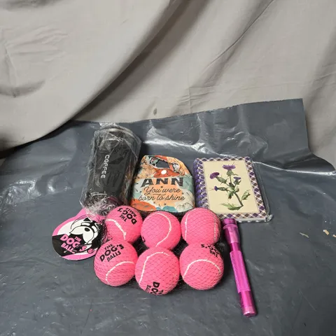 APPROXIMATELY 20 ASSORTED ITEMS TO INCLUDE TORCH, NOTE PAD, THE DOGS BALLS, TOTE BAG, COFFEE TRAVEL MUG ETC